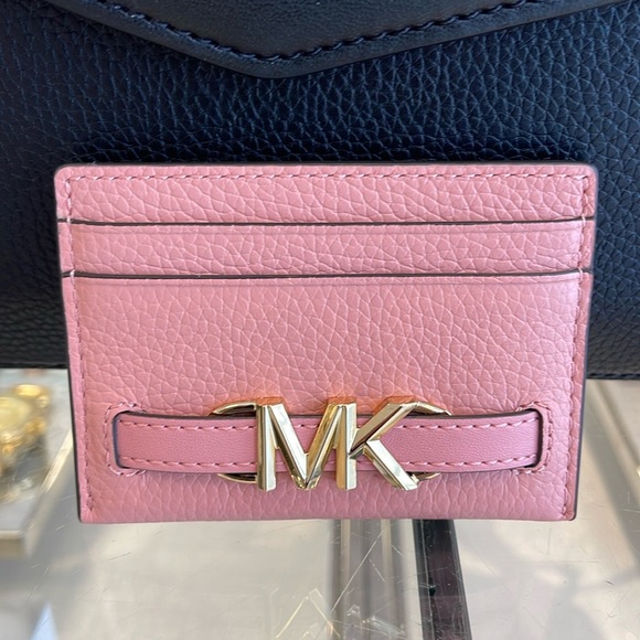 MICHAEL KORS
Reed Large Pebbled Leather Card Holder Case
Primrose
NWT - Picture 14 of 16